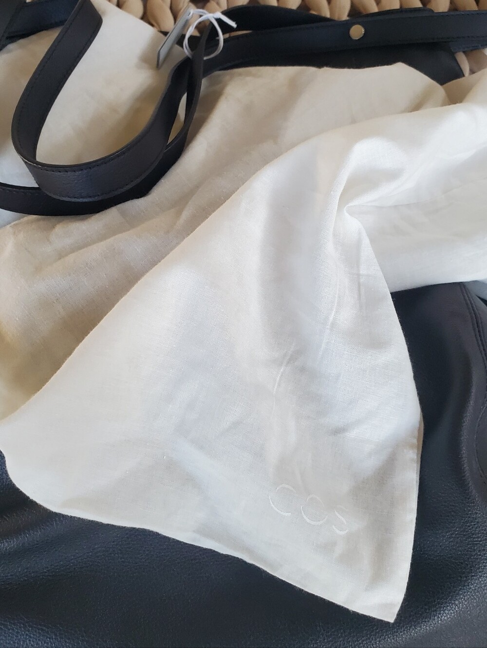 COS LARGE VERSATILE LEATHER SHOPPER IN BLACK PEBBLED LEATHER TOTE NWT $250 - Picture 12 of 16